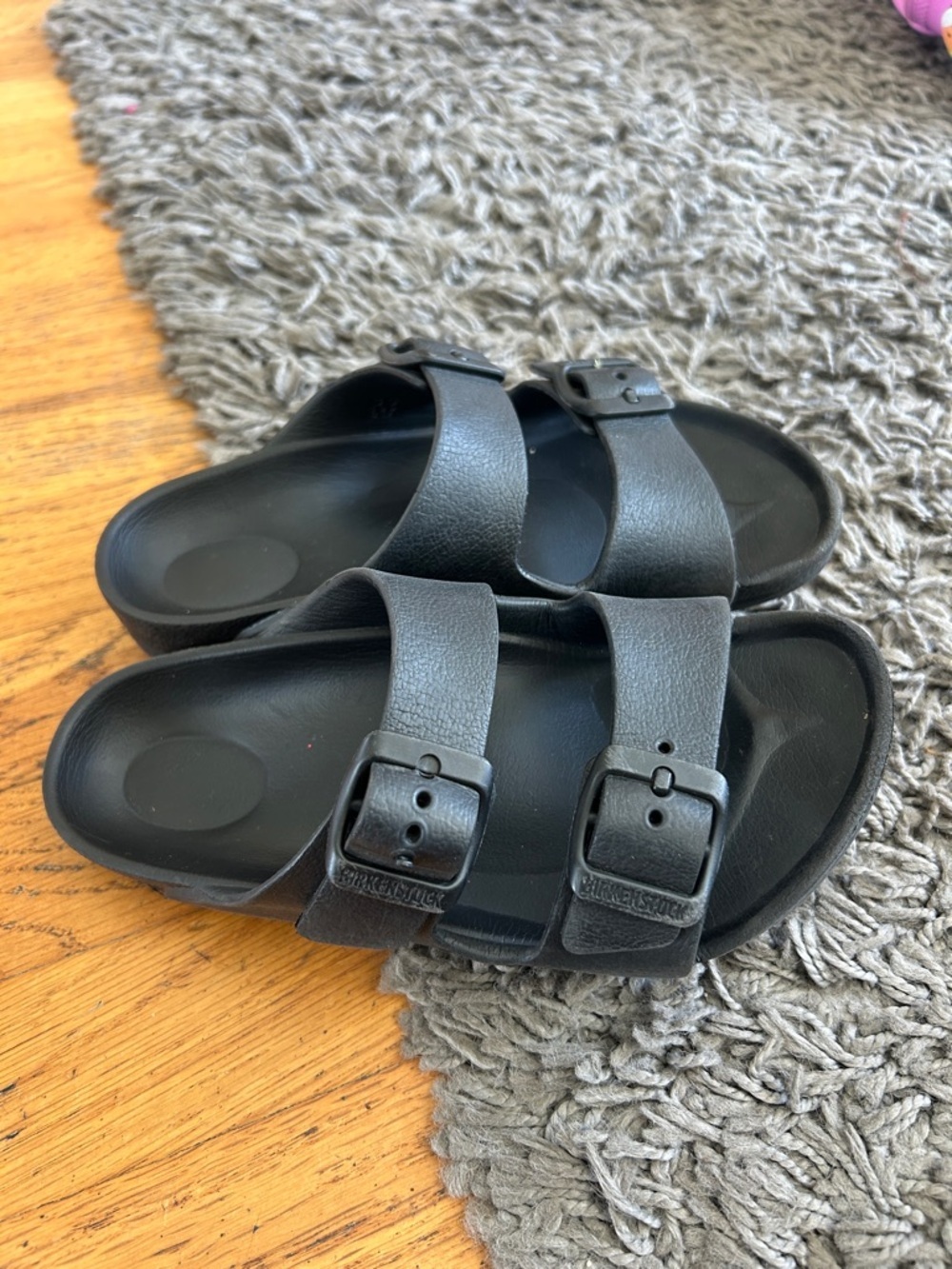 Kids Birckenstock Black Buckle Slide Sandals Size 12